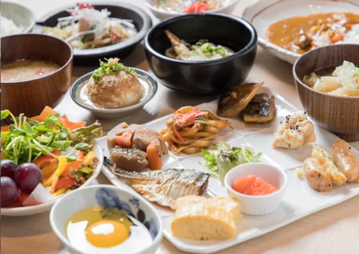朝食は九州の食材が中心の”食を楽しむ健康応援ブッフェ”
