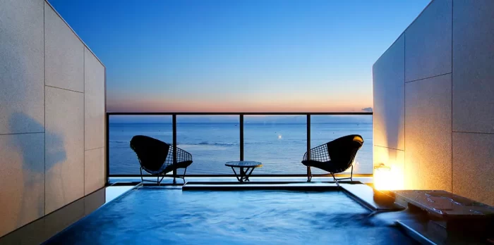The Grand Ocean’s広々とした露天風呂付リゾート客室。客室も露天風呂も景色が最高
