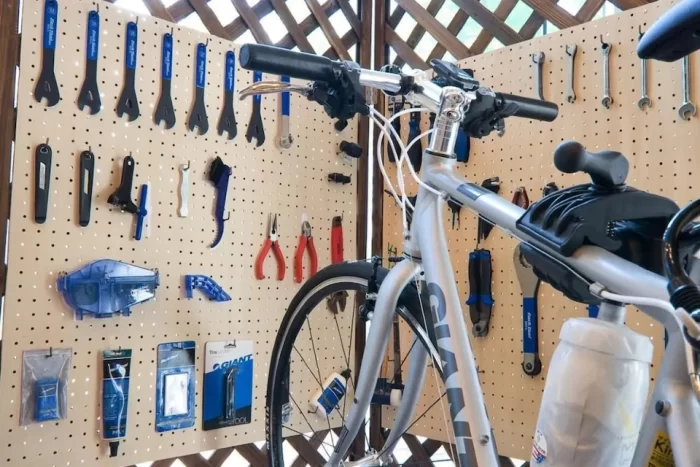 【自転車整備スペース】GIANT製の自動車整備工具一式を完備してます。